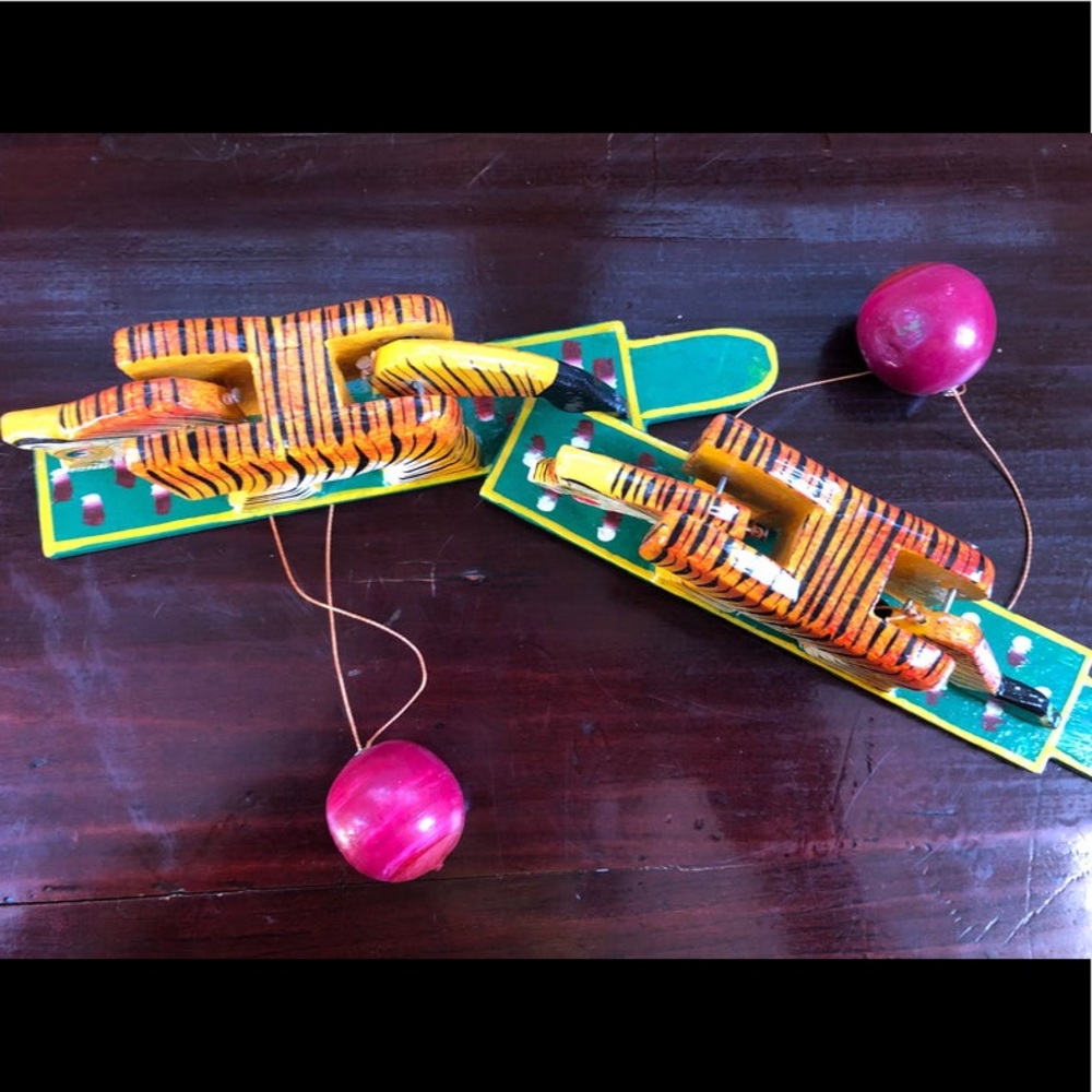 Vintage South Asian Roaring Tiger Toy - Picture 7 of 13